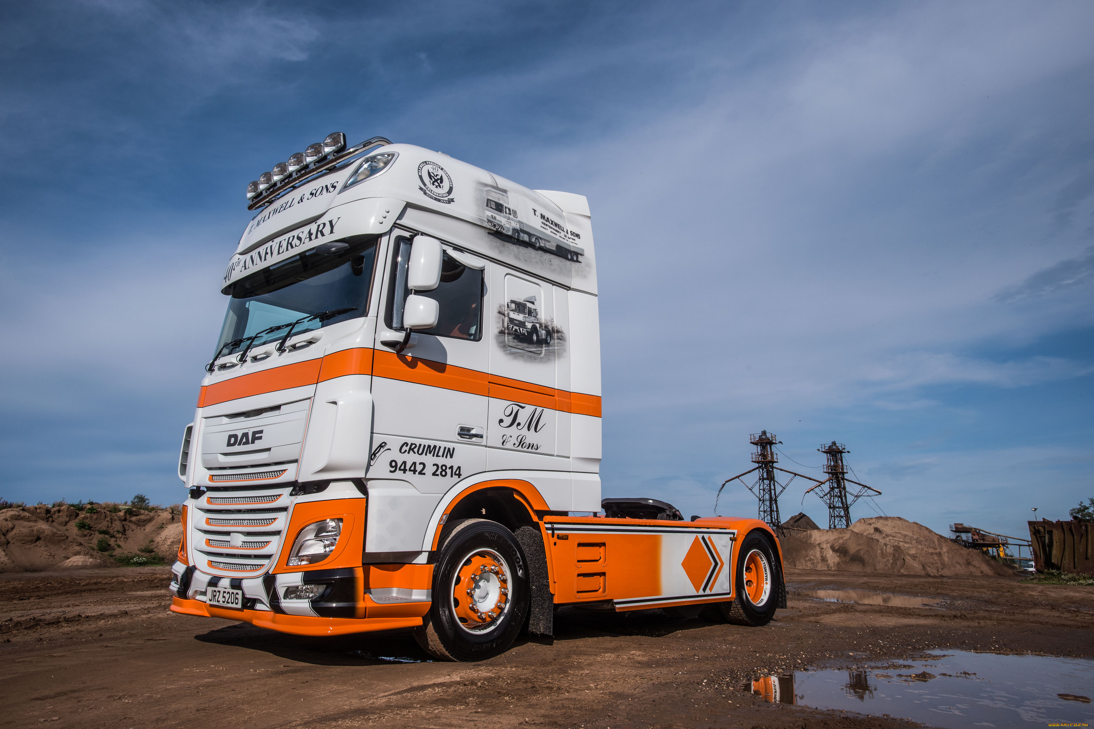 Daf xf. DAF XF 2015. DAF Space Cab. DAF XF Orange. DAF Euro 6 бак.